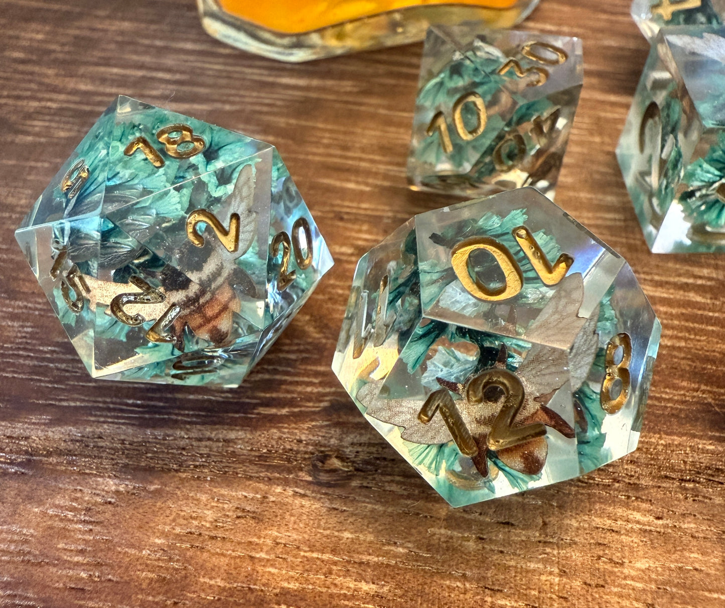 Hello Bees Honey Jar — Dried Flowers and Bees Sharp Edge Dice Set, Magic Item Card & Glass Jar with Honey Motif for D&D and Tabletop RPGs
