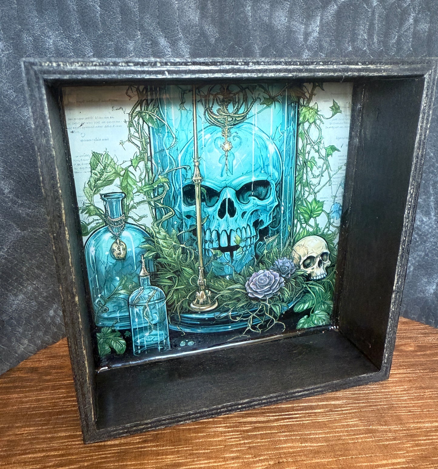 Skull Themed Sharp Edge Shell Dice with Matching Dice Tray, hand poured resin for D&D, Pathfinder, and other RPG